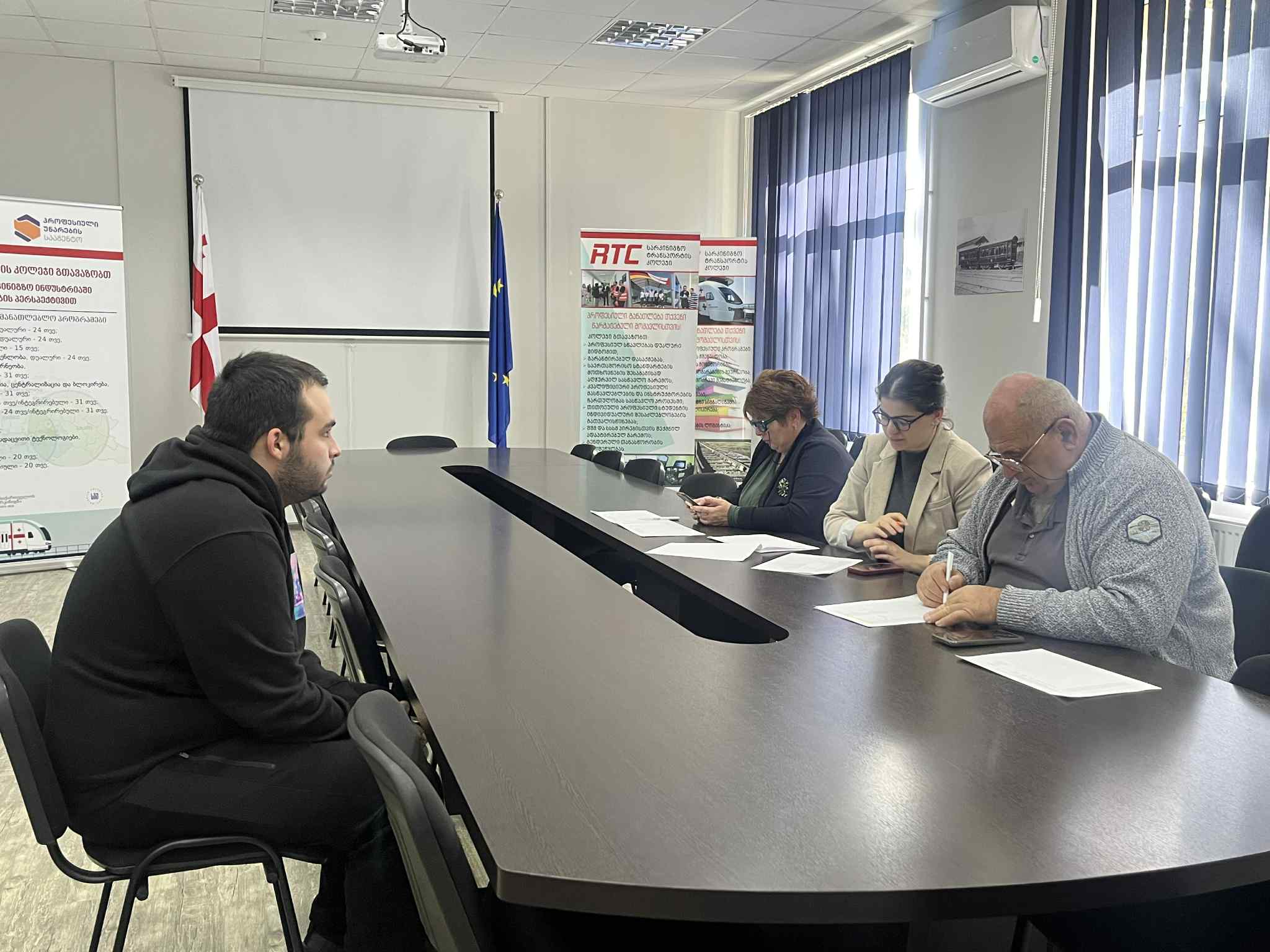 მოკლევადიანი მომზადების  პროგრამებზე რეგისტრირებული აპლიკანტების  შესარჩევი გასაუბრების შესახებ